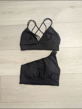 Lululemon Black Sports Bras Size 10
